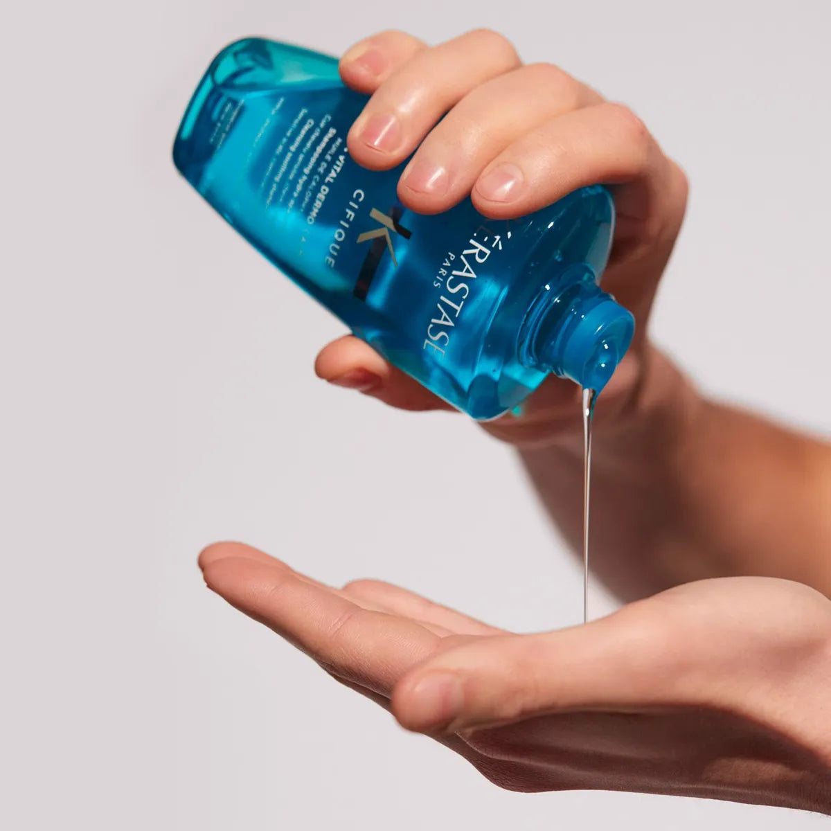 Kérastase Spécifique Bain Vital Dermo-Calm Shampoo Calmante para Cuero Cabelludo Sensible